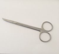 Tijera para sutura angulada